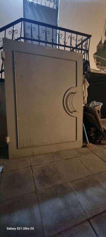 Jalüz qapılar: Metal təhlükəsizlik qapısı, evinizin və ya biznesinizin qorunması üçün
