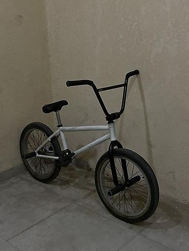 BMX велосипеддери: В продаже байк рама кинк вип 20.5-13 покрашена в белый!!! рулевая сбс — 3