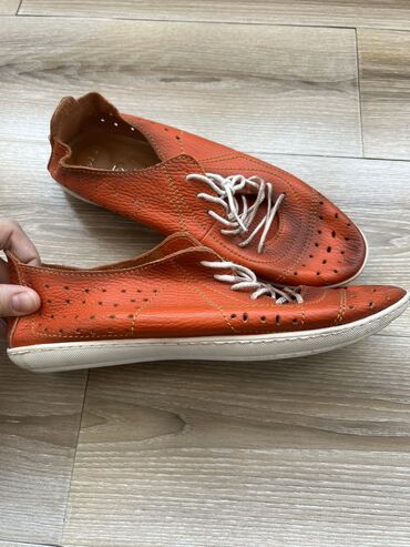 обувь подросковый: Мокасины
Натуральная кожа
Очень мягкие
Размер 38-38,5
Цена: 700 с