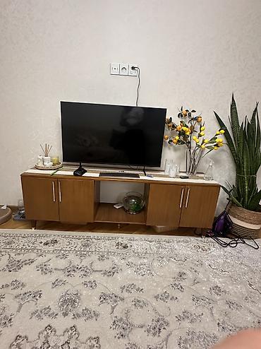 divar refleri: Yeni, Düz TV altlığı, Polkalı, Azərbaycan — 2