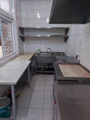 Restoran, kafelər: Nərimanovda montində yol kənarı,1 sot həyət sahəsi sahəsi 70 kv/m — 6