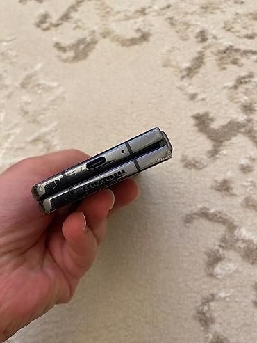 samsunq 12: Samsung Galaxy Z Fold 5, 256 GB, rəng - Qara, Qırıq — 2