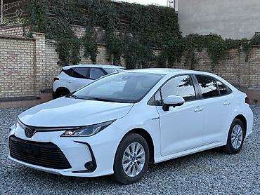 byd e1: Toyota Corolla: 2021 г., 1.8 л, Вариатор, Гибрид, Седан — 4