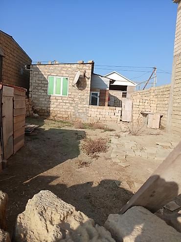 bir otaql: Həyətyanı sahəsi və kiçik yaşayış evi - Daş hasarla əhatələnmiş — 1
