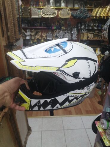 Moto dəbilqələr: 1 ci şəkildəki Moto kaska 29-azn 2 ci və 3cü şəkildəki Moto kaskalar — 19