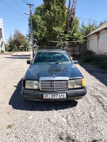 часы шина: Mercedes-Benz E-Class (W124) седан, темно‑синий цвет, 4 двери. матор