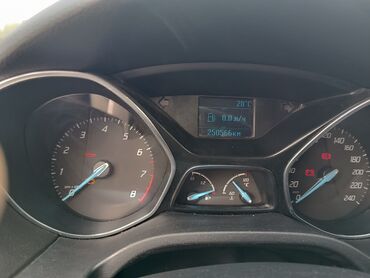 Ford: Ford Focus: 2011 г., 1.6 л, Механика, Бензин, Седан