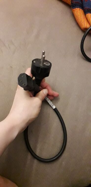 Noutbuklar üçün adapterlər: Kompüter bi̇rləşdi̇ri̇ci̇ kabellər 12 dənə var. Bi̇ri̇ 3 manata — 7