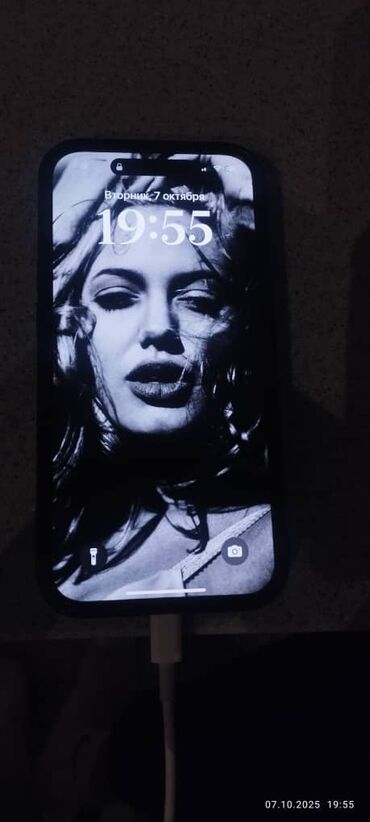 купить нерабочий телефон: IPhone 14 Pro, Б/у, 256 ГБ, Black Titanium, Защитное стекло, Чехол, 90 %