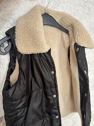 Üst geyimləri: Zara model godekce.Ideal veziyyetdedir yeniden secilmir. 1-2 defe — 3