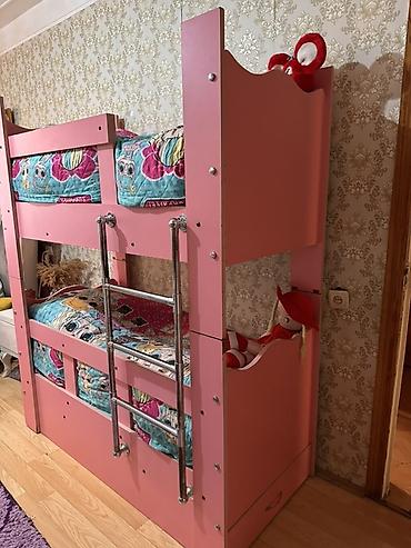 kunc skaf: Komplekt: çarpayı karkası, metal nərdivan, alt çekmece. 2 Matras da — 3