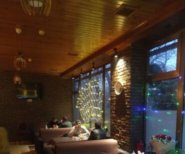 Boşqablar: Ofisiant tələb olunur, Kafe, Gündəlik ödəniş, 30-45 yaş, 1-2 illik təcrübə