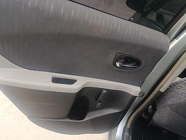 yaris: Toyota Yaris: 2010 г., 1.3 л, Механика, Бензин, Хэтчбэк — 6
