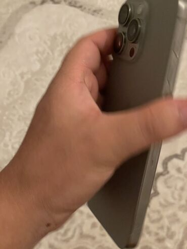 Apple iPhone: IPhone 15 Pro Max, Б/у, 256 ГБ, Natural Titanium, Зарядное устройство, Защитное стекло, Чехол, 90 % — 4