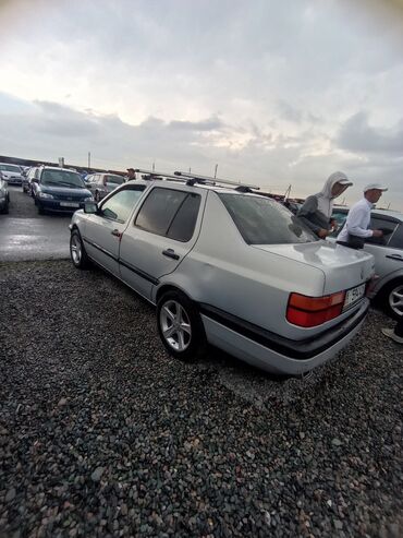 Volkswagen: Volkswagen Vento: 1993 г., 1.8 л, Механика, Газ, Седан