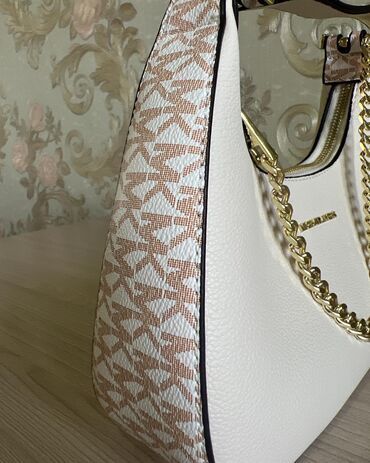 стильные белые сумки: Шик и элегантность в каждой детали - сумка Michael Kors в бежевом
