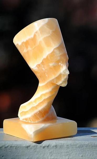 Stare vaze i dekor: Vintage Statua egipatske kraljice Nefertiti ✨ Cena za komad. ✨ — 2