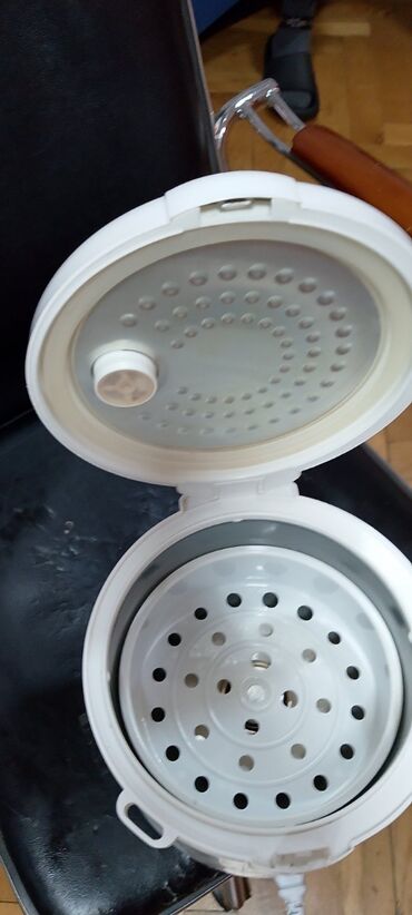 Ostali kuhinjski aparati: Friteza dobra 2,5 l manja
 Mirjevo — 7