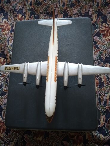 bu ilin kurtka modelleri: Модель самолета ИЛ-18
