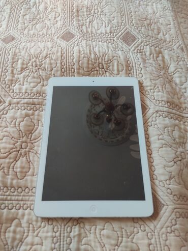 ipad tablet: Ipad tam işlək vəziyətdə.Tecili satilir!!!