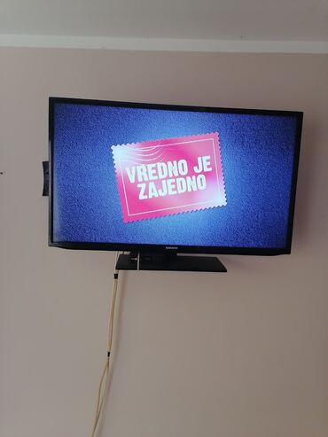 jaknica kratka br: Samsung Smart TV. 42inca vrlo malo radio ramo kada je sezona gostiju a