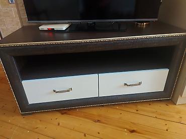 rəfi: TV stendi / media konsolu - Material: MDF/LDSP əsaslı korpus, tünd — 1