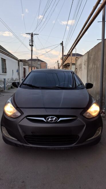 hundai zapcast: Hyundai Accent: 1.6 l | 2011 il Sedan