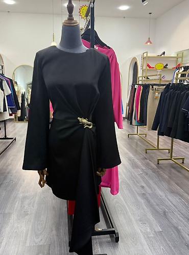 beli: Dekorativ bel detallı qara rəngli, uzunqol mini don. Dəyirmi yaxası və — 3