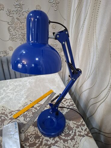 зеркало аз: Stolüstü lampa.Göy rəngdə.Yeni.Çox az işlənib.Oxuma və yazma zamanı