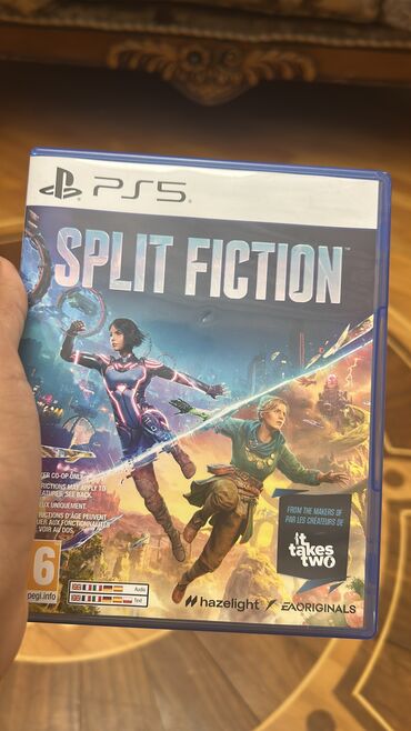 playstation 5 çantası: Ps 5 üçün yeni alınmış oyun Split fiction 2 nəfərlik oyundur Barter