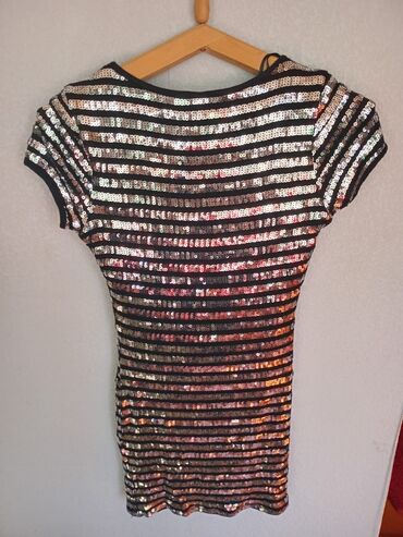 Ziyafət donları: Распродажа) Каждая вещь по 50 манат. Платье размер М. Накидки размер — 5