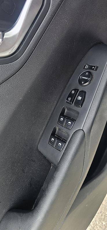 Другие детали салона: Hyundai Solaris — интерьер и оснащение - Салон: тканевая обивка — 2