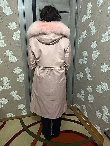 2500: Продаю новая парка мех везде натуральный, размер M-L. цена 2500 сом — 2