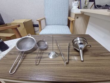 Digər mətbəx aksesuarları: Pincet 3.50azn Savok 8azn mətbəx ləvazimatı (bulka,desert tutan ) 3.5 — 1