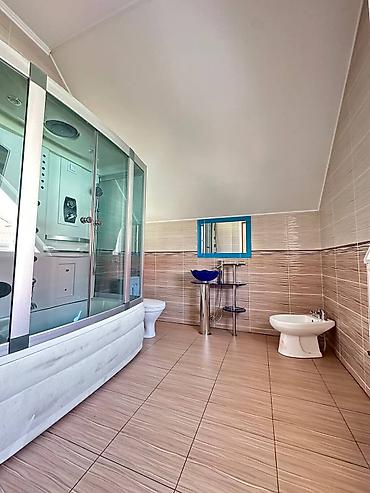 Продажа домов: Дом, 200 м², 6 комнат, Собственник — 8