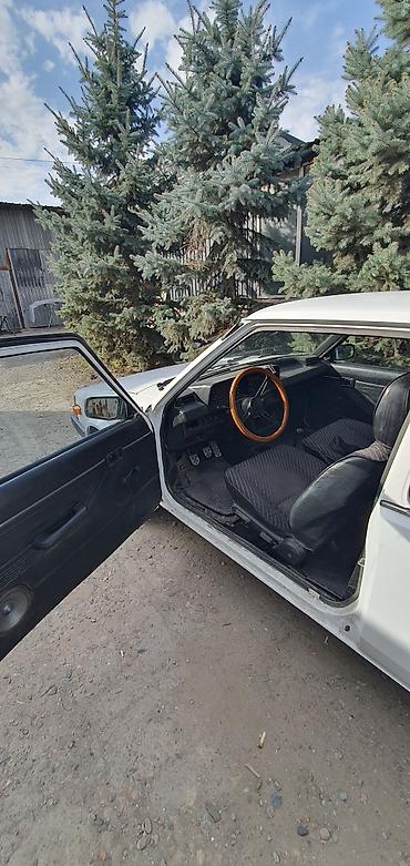 323 автомат: Mazda 323: 1983 г., 1.3 л, Механика, Бензин, Хэтчбэк — 4