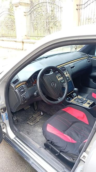 Mercedes-Benz: Mercedes-Benz E 230: 2.8 l | 1996 il Sedan — 8