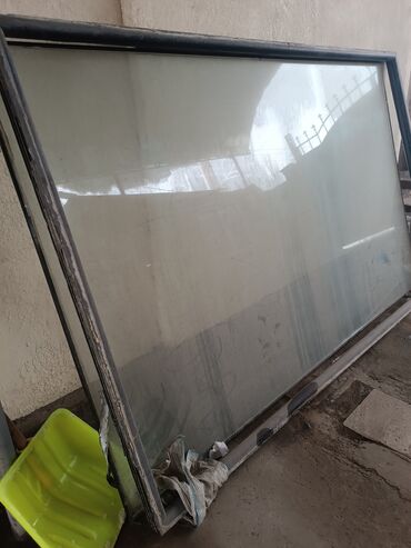 стекло лист: Окно пластик алюминий. 2 листа высота 2.70 длина 1.70 толщина окна 7