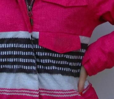 north face kacket: Ženska zimska jakna u roze boji sa upečatljivim prugastim dezenom u — 3