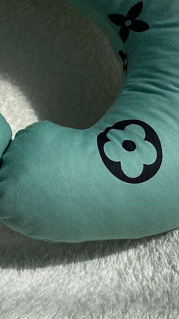 Постельные принадлежности: Подушки для шеи Очень мягкие, Мега удобные подушки для шеи. Они — 4