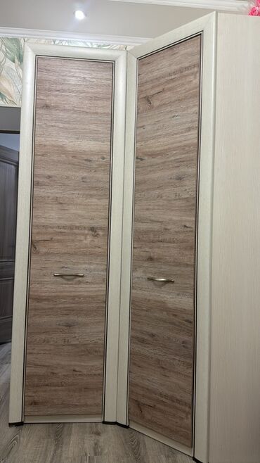 купить угловой шкаф в спальню: Угловой шкаф для хранения с распашными дверями. - Формат: угловой