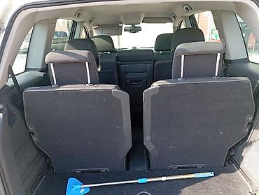 Opel: Opel Zafira, gümüşü rəng, 7 yerlik (3 cərgə oturacaq) minivan — 7