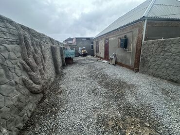 Köhnə tikili: Satılır: Mənzil (şəkillərdə göstərilən) - Plan: 2 otağa çevrilə — 27