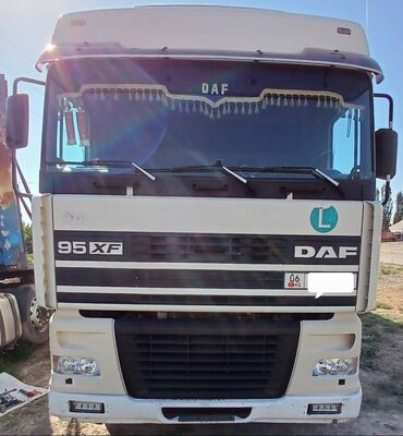 volvo тягач: Сүйрөгүч, DAF, 2000 г., Прицепсиз