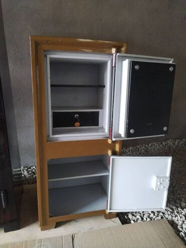 Seyflər: Seyf Türk zavod. Geniş ölçüdə. Yanmayam oda davamlı. 600-700 dərəcə — 8