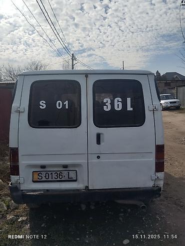 кемперы: Ford Transit пассажирский микроавтобус (белый, длинная база, 4 двери — 2