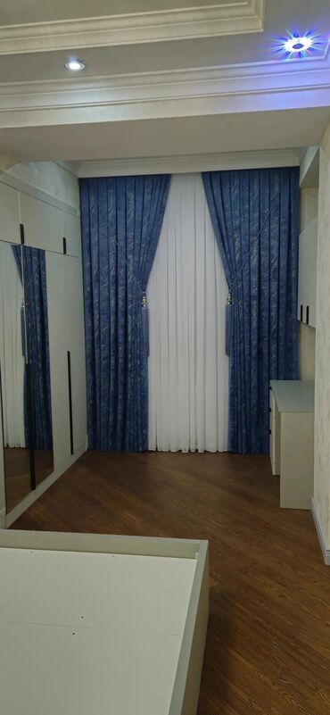 Pərdə və tüllər: Qalın, boz rəngli, zərli naxışlı pərdələr otağa zərif və dəbli bir — 7