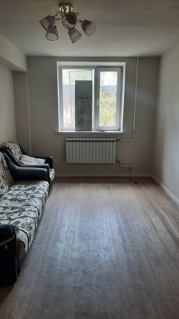 продается 3 комнатная квартира политех: 1 бөлмө, 44 кв. м, 103-серия, 1 кабат, Косметикалык ремонт