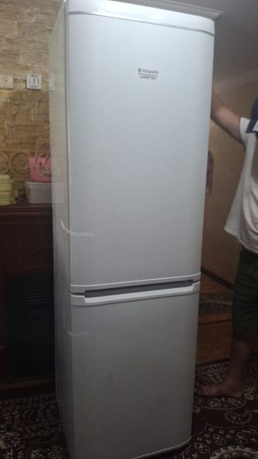 Холодильник Hotpoint Ariston, Б/у, Двухкамерный, 60 * 195 * 60