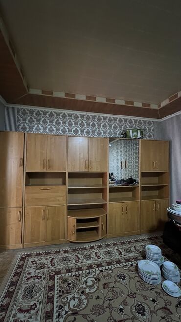 Шкафтар: Сервант, Колдонулган, Жыгач